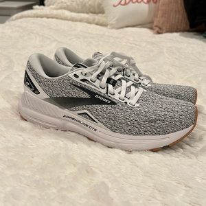 Brooks Adrenaline GTS 23 - Like new!